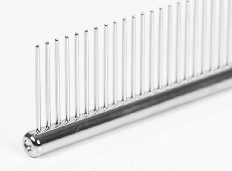 metalowy chromowany grzebień groomerski do precyzyjnego rozczesywania wokół oczu i uszu show tech.jpg