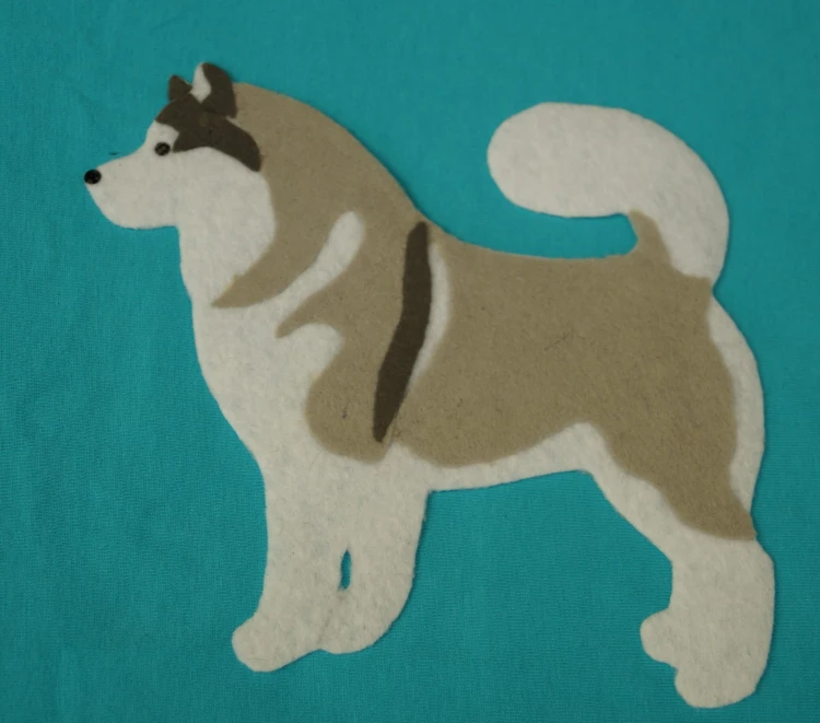 Alaskan Malamute biało-płowy aplikacja filcowa.jpg