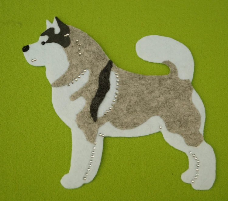 Alaskan Malamute biało-szary aplikacja filcowa.jpg