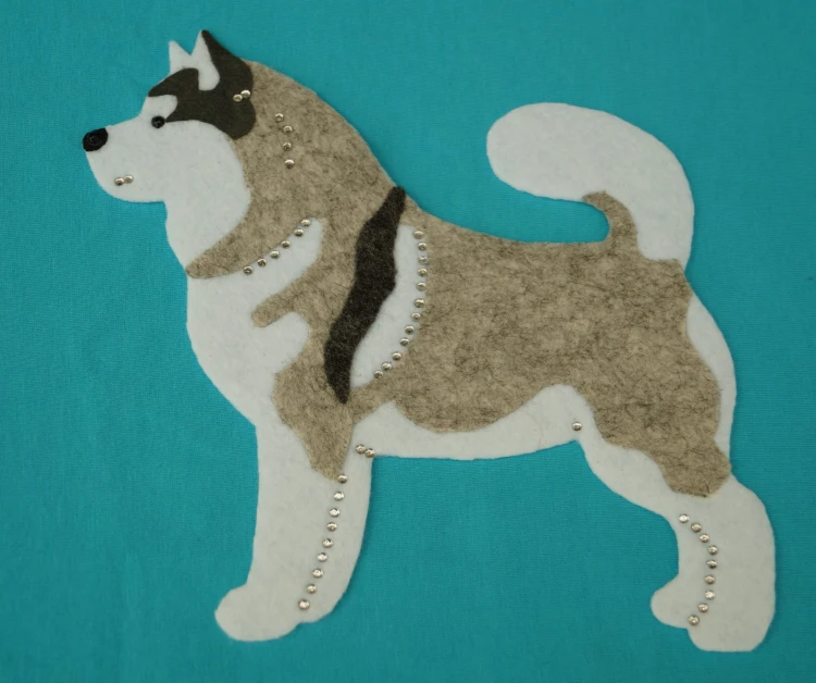 Alaskan Malamute biało-szary aplikacja filcowa.jpg