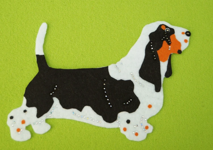 Basset Hound aplikacja filcowa trikolor.jpg