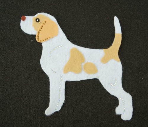 beagle biało płowy filc do samodzielnego montażu.jpg