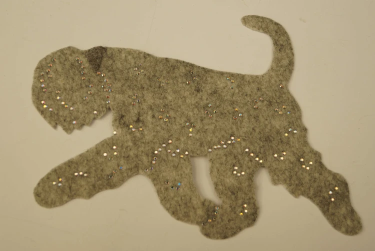 Bouvier des Flandres aplikacja filcowa szary.jpg