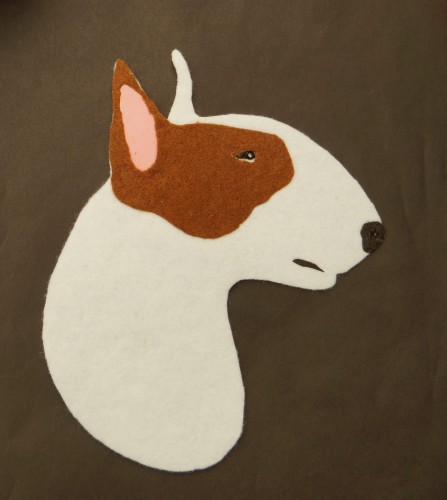 Bullterrier biało brązowy aplikacja filcowa.jpg