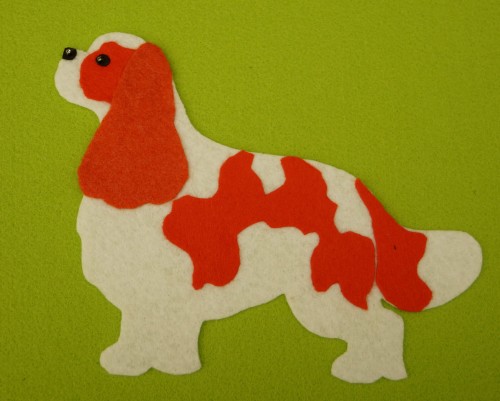 Cavalier King Charles Spaniel aplikacja filcowa biało czerwony.jpg