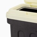Hermetyczny pojemnik  Dry Box na suchą karmę lub smakołyki - kremowy/czarny, pojemność 20 kg, z wbudowaną łopatką, Maelson 