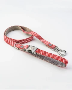 Smycz Red star Printed HHL10087-M/L – czerwona w białe gwiazdy 1,2 m – marki Hugo & Hudson