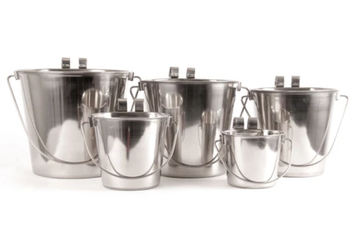 Wiadro Pail with One Flat Side - z 2 haczykami, 13 cm - 0,95 L- marki Show Tech